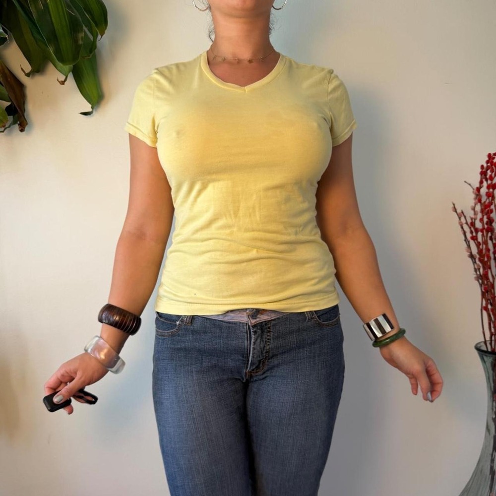Danskin Now Butter Yellow V Neck Baby Tee Athleisure Medium DL19T148F